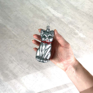 Katze mit Schleife grau Christbaumkugel aus Glas