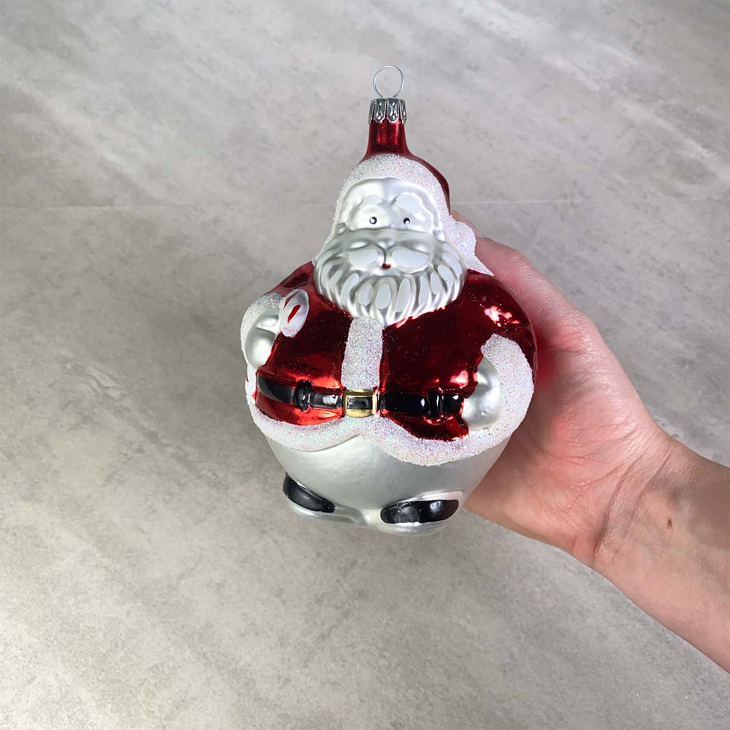 Weihnachtsmann mit dickem Bauch rot Christbaumkugel aus Glas