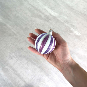 Rillenkugel klein violett Christbaumkugel aus Glas