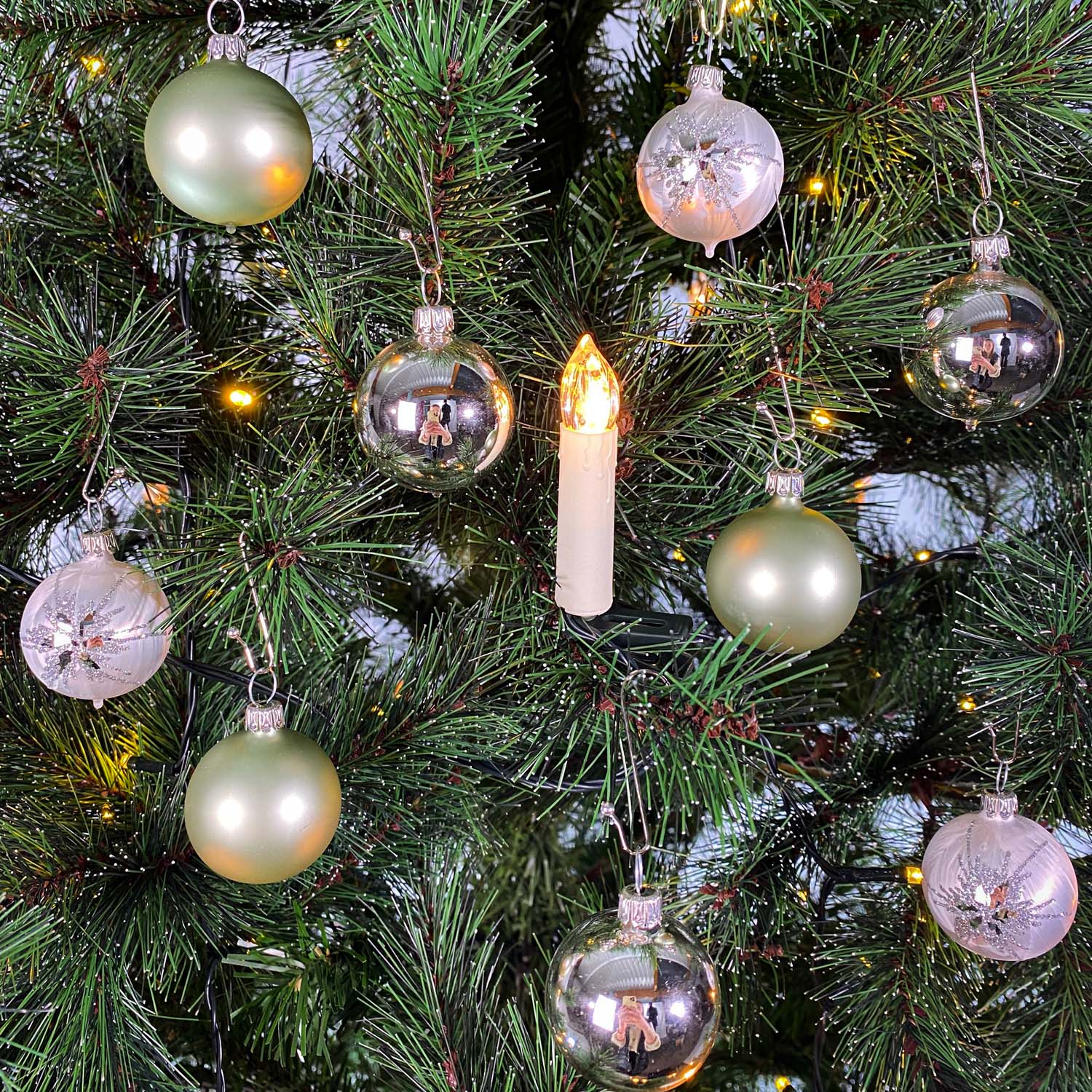 4cm Kugeln Silver Breeze Christbaumkugeln aus Glas Christbaumschmuck aus Glas Weihnachtsbaumkugeln aus Glas Weihnachtsbaumschmuck aus Glas